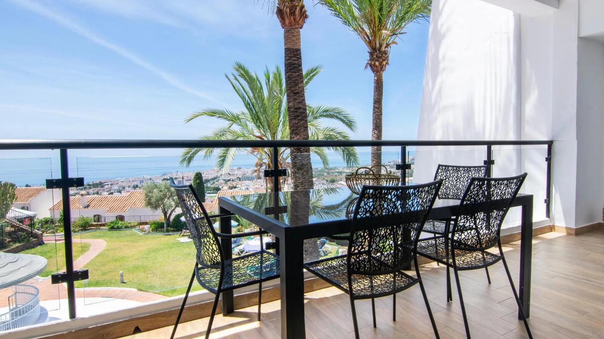 Apartamentos & Spa Torres De San Juan ネルハ