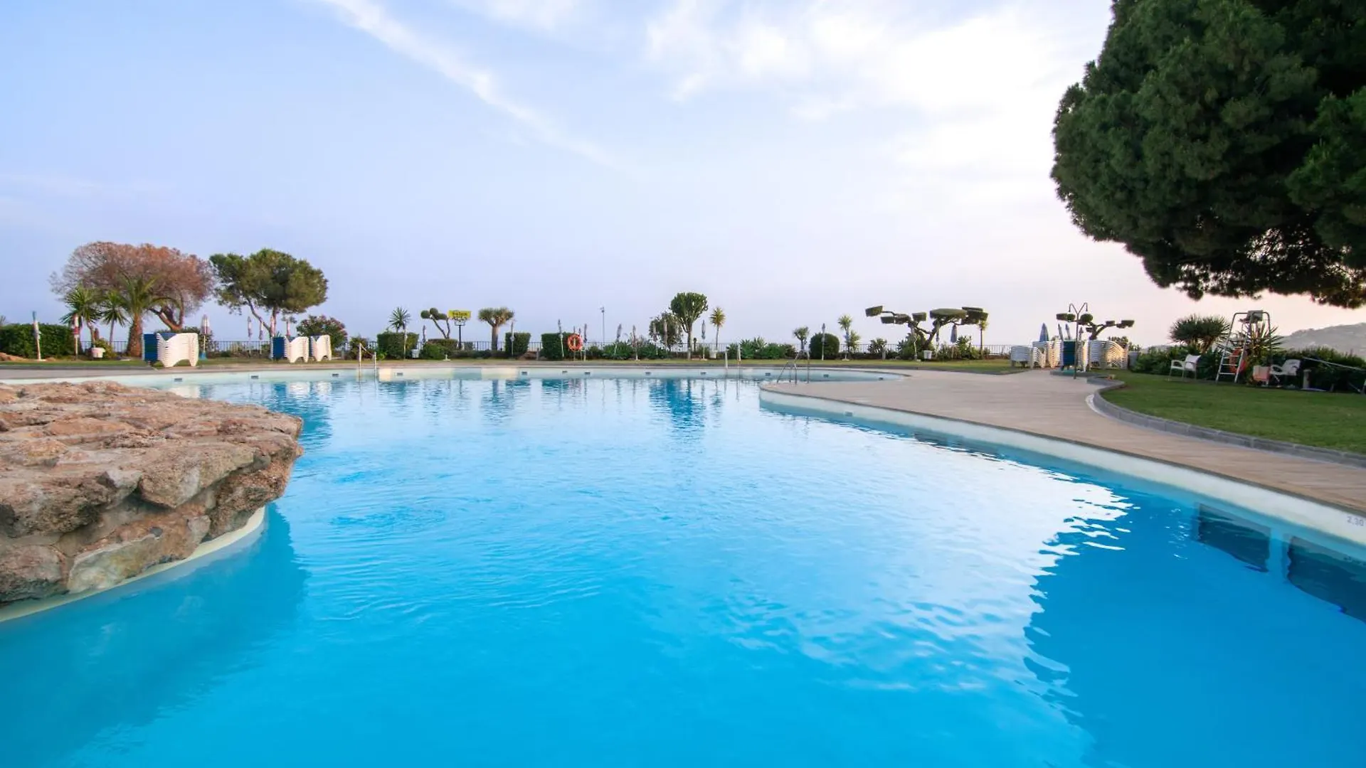Apartamentos & Spa Torres De San Juan Nerja 0*,